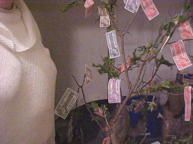 tree.jpg (161121 bytes)