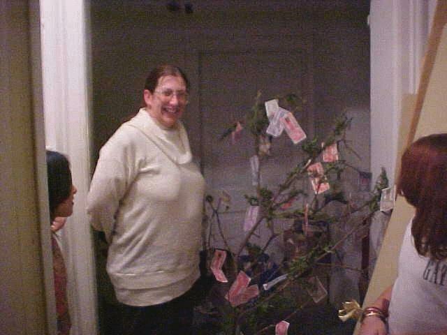 tree2.jpg (129153 bytes)